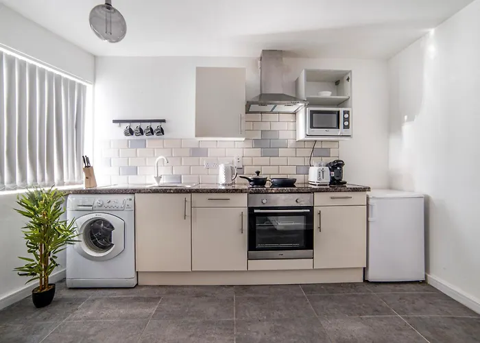Leicester - Apartment - Sleeps 6 - 97Ws